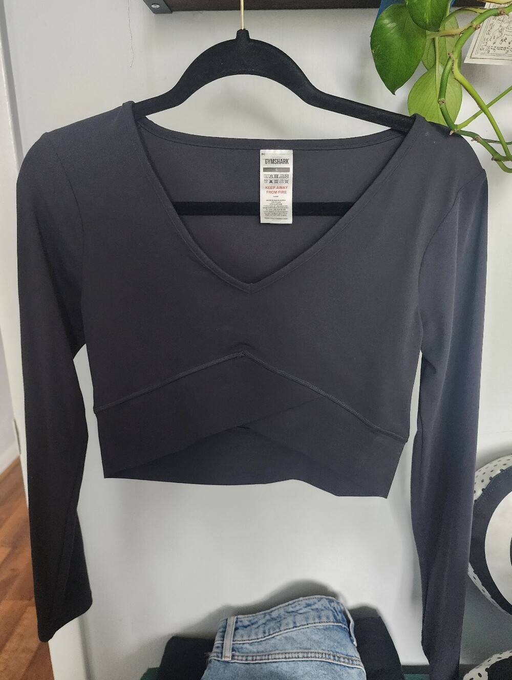 Gymshark Black Long-Sleeve V-Neck Cropped Top